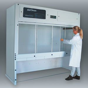 Laminar-Flow-Absaughaube - Class 100 - AirClean Systems
