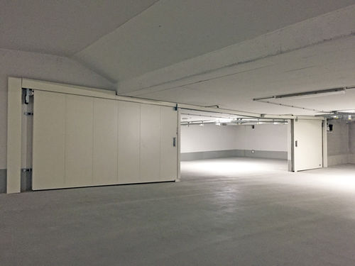 Schallschutz-Eingangstor - ACOUSTICLINE 45 DB - Jansen Tore GmbH & Co.KG - Schiebe / elektronisch gesteuert / Stahl