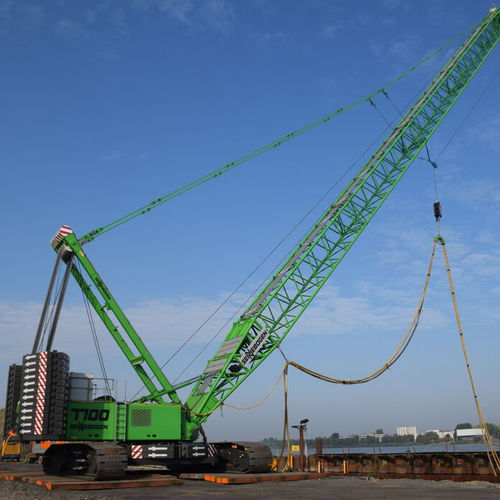 Kran auf Raupen - 7700 G - SENNEBOGEN Maschinenfabrik GmbH - Ausleger / Gitter / für Gebäudefassaden
