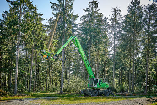 Umschlagbagger für Holz - 738 E - SENNEBOGEN Maschinenfabrik GmbH - mit Gummireifen / hydraulisch