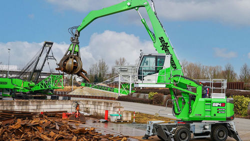 Kran auf Raupen - 824 G - SENNEBOGEN Maschinenfabrik GmbH - Ausleger / für Materialumschlag / zum Laden