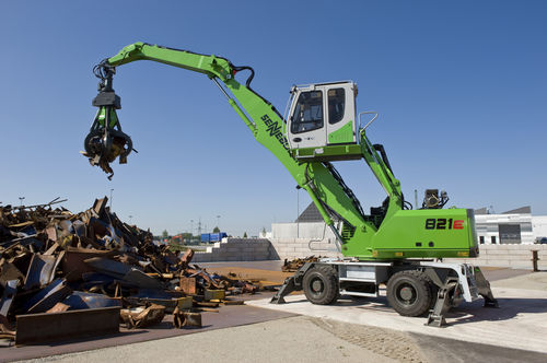 Umschlagbagger auf Raupen - 821 E - SENNEBOGEN Maschinenfabrik GmbH - mit Gummireifen / hydraulisch / elektrisch