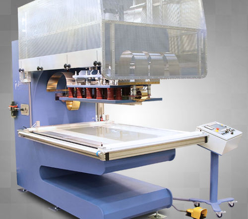 Heizkeilschweißmaschine - BELTA - Zemat Technology Group - Hochfrequenz / PLC-gesteuert / für Kunststoff