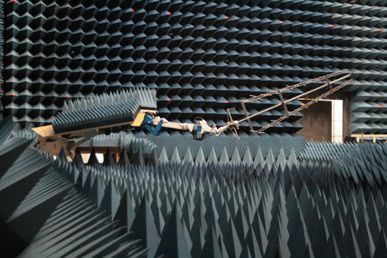 Mobiler Kran - RAD 10018 - Gruniverpal S.r.l. - Teleskop / mit Gelenk / für Materialumschlag