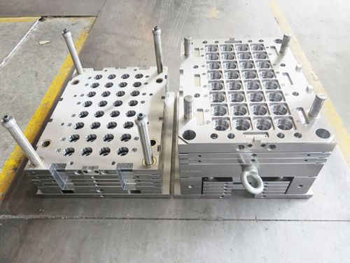 Spritzgussform / technische Teile - AM66 - Suzhou A Mould Co.,Ltd. - für PET-Flaschen / für medizinische Anwendungen