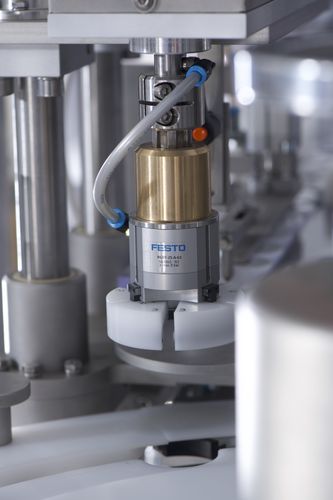 Automatische Siegelmaschine - GSM500  - Gustav Obermeyer GmbH u Co KG - für Gefäßverschlüsse / für Stopfen / Drehtisch