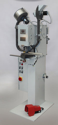 Elektrische Ösmaschine - 033_10 (2) - Walter Winter Verbindungstechnik GmbH & Co.KG - automatisch / mit Zuführung