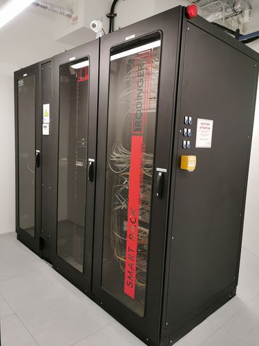 Serverschrank für Rechenzentrum - SMART RACK - Brodinger IT-Sicherheitstechnik e.U. - vertikal / rackgelagert / IP54