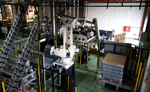 Roboter-Entpalettierer - Technica International - für Glasbehälter / Flasche / für Dosen