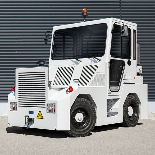 Dieselschlepper - DFZ 80 H - Volk Fahrzeugbau GmbH - 4 Räder / Sitz / Schlepp