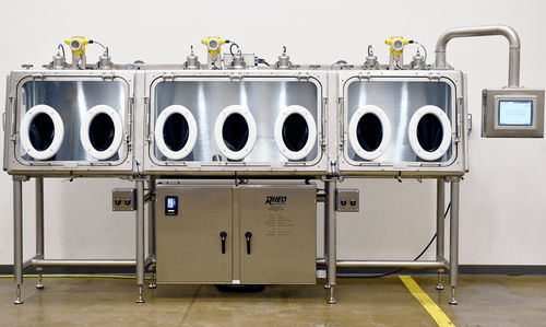 Containment-Isolator / Transfer - Rheo Engineering LLC - für die Austeilung / bodenstehend / mit HEPA-Filter