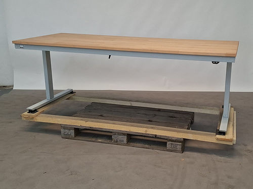 Buche-Werkbank - 08-AT-200-080-M-CH-Sch - RAU - elektrisch / höhenverstellbar