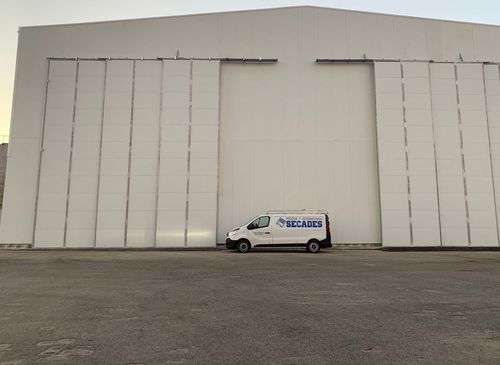 Hangartor - Sliding Hangar Door - PUERTAS SECADES - Schiebe