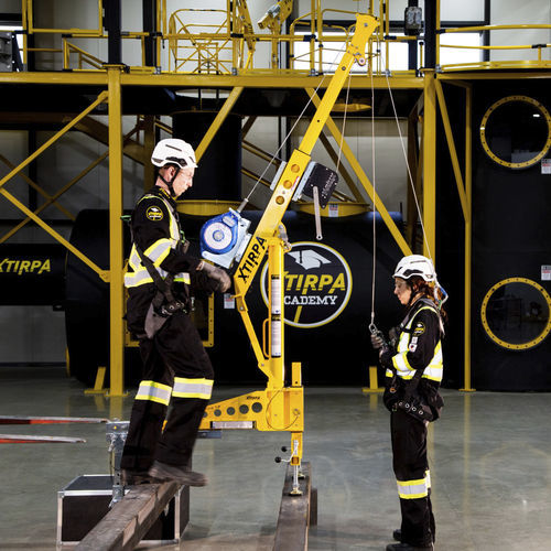 Festinstallierter Kran - IN-2210 - GLOBESTOCK Safety - Ausleger / für Baustelle / für Wartungszwecke