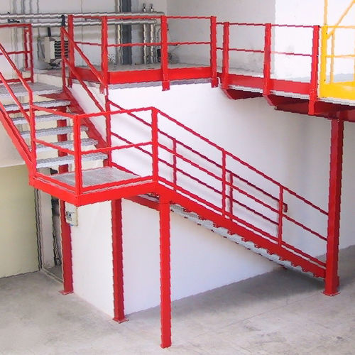 Treppe für Außenbereich - PAROLIN - Metall / mit rutschfesten Stufen