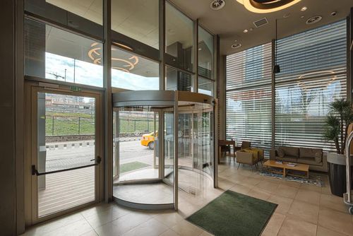 Karussell-Tor - KAPISAN ENDÜSTRİYEL KAPI SİSTEMLERİ - schwenkbar / Aluminium / für den Innenbereich