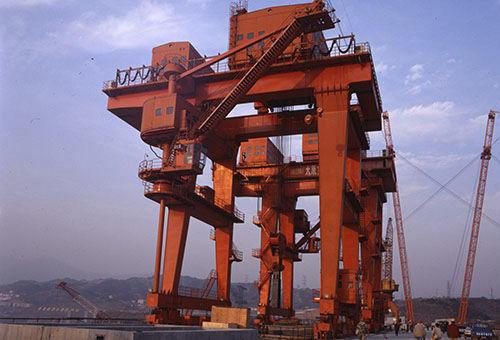 Portalkran für Wasserkraftwerk - TAIYUAN HEAVY INDUSTRY CO.,LTD - schienenmontiert / elektrisch