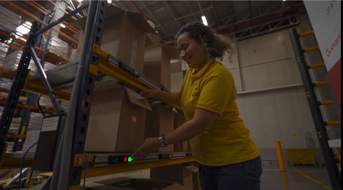 Pick-to-Light-Kommissionieranlage - Smartlog Group - automatisch