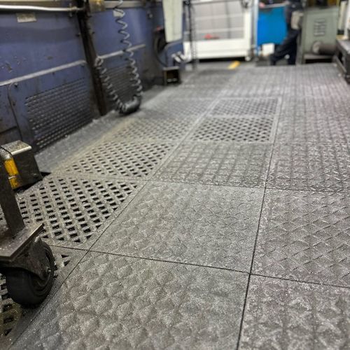 PVC-Bodenplatte - H3 series - Rebourne - Recyclingkunststoff / Aluminiumoxid / rutschfest