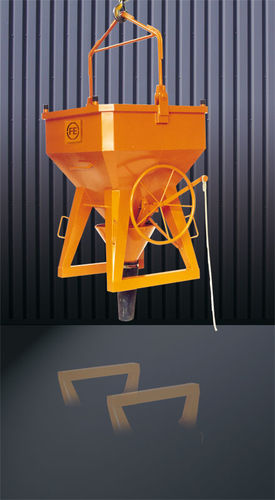Achteckiger Betonkübel - 1037H series - Eichinger Equipement - mit Entladungsschlauch
