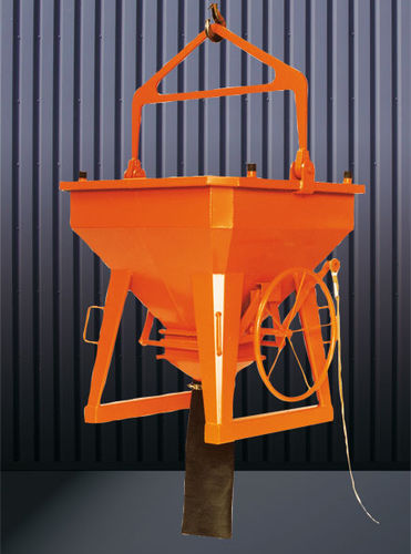 Achteckiger Betonkübel - 1031H series - Eichinger Equipement - mit Entladungsschlauch