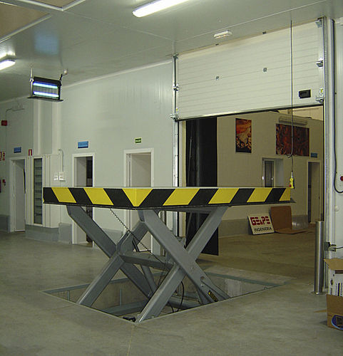 Scherenhubtisch - Puertas Angel Mir - hydraulisch / festinstalliert / für Laderampen