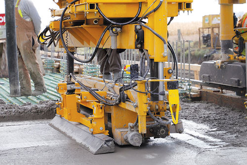 Fertiger für Beton - C-450  - GOMACO International - auf Raupen / für Betonsohle / für Gebäude