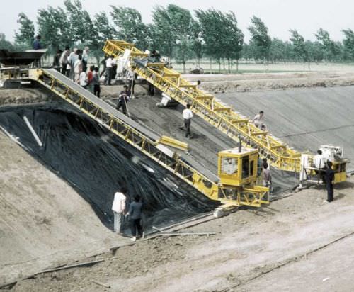 Fertiger für Beton - CF-790 - GOMACO International - auf Raupen / für Kanäle