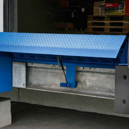 Manuelle Überladebrücke - DL6010SM - ASSA ABLOY Entrance Systems - mit Klappkeil