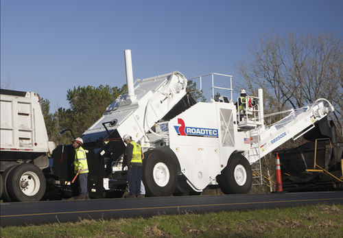 Schneckenbeschicker - 78,000 lbs (35,380 kg) | SB-2500e/ex - Roadtec - für Asphalt-Endbearbeitungsmaschine / kontinuierlich / mobil
