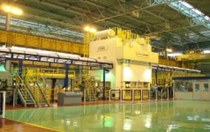 Ausschneid-Pressenstraße - Hyundai Heavy Industries-Robotics System