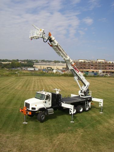 LKW-montierte Teleskoparbeitsbühne - max. 454 kg, 36.6 m | E120 - Elliott Equipment Company - hydraulisch