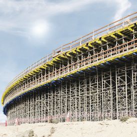 Gerüstturm für Schwerlasten - Staxo 100 - DOKA - galvanisiertem Stahl / modular / für Treppen