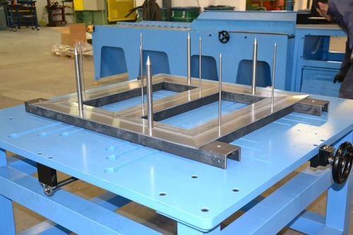 Montagetisch mit regelbaren Führungen - Siltech S.r.l.