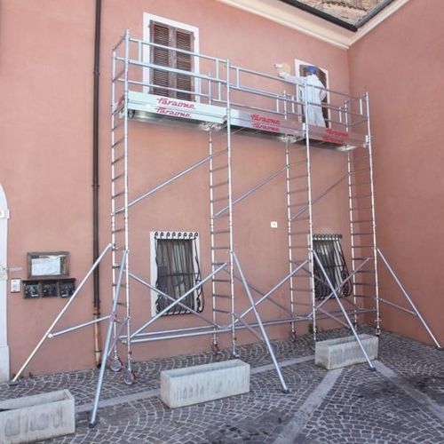 Stationärer Gerüstturm - Top System - Faraone Industrie Spa - Fassaden / modular / mit Treppe