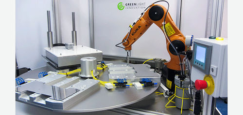 Roboter-Montagemaschine - Greenlight Innovation Corp. - für Industrieanwendungen / Drehtisch