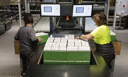Halbautomatischer Entpalettierer - VANDERLANDE - Roboter / Paletten / für Lagerhallen