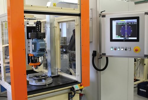 Vertikale Auswuchtmaschine - AVS. 3 - Labortech s.r.o. - dynamisch / pneumatisch / für Bremsscheibe