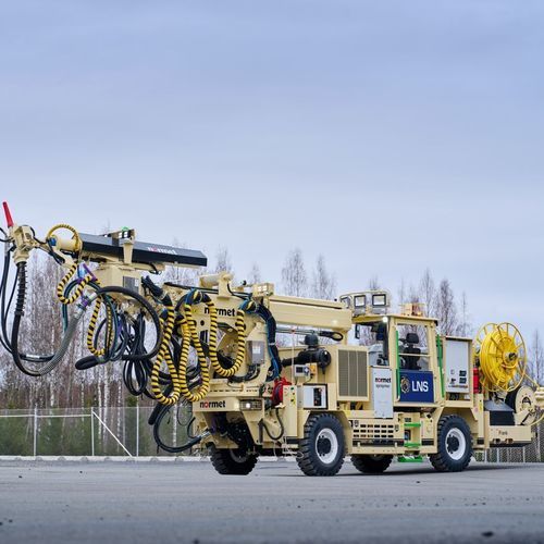 Fahrzeug für Untergrund - SPRAYMEC 9100 - Normet - elektrisch / Raupen / mit Vierradantrieb