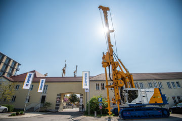 Multifunktions-Bohrgerät - BG 28 H BT 75 - BAUER Maschinen GmbH - drehbar / für Baustellen