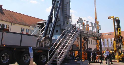 Bohrgerät für Tiefbohrung - RB-T 135 - BAUER Maschinen GmbH - mobil / drehbar / hydraulisch