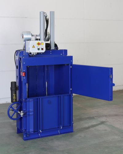 Ballenpresse für Karton - BalePress 4 CD - Strautmann Umwelttechnik - für Müll / vertikal / mit Frontöffnung