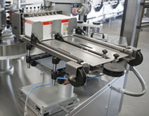 Automatische Etikettiermaschine - FLEXA ULTRACOL - Kosme - Hotmelt / drehbar