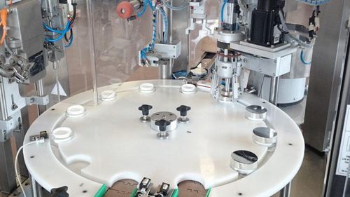 Abfüll- und Schraubverschlussanlage / Monoblock - MFC - PMR System Group - pneumatisch / für Flüssigkeiten / für kosmetische Cremes