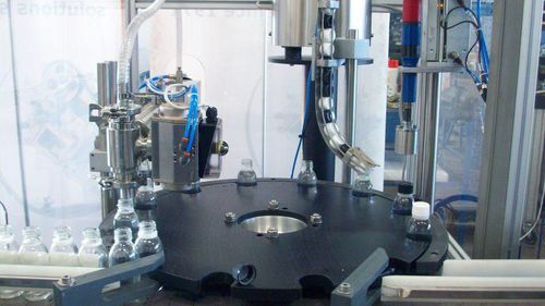 Abfüll- und Schraubverschlussanlage / Monoblock - MFC - PMR System Group - pneumatisch / für Flüssigprodukte / für Kosmetik