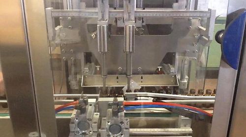 PLC-gesteuerte Füll Verschließ Etikettiermaschine - RTE2U CBD - PMR System Group - für Öl / für die Pharmaindustrie / für Pflanzenschutzmittel