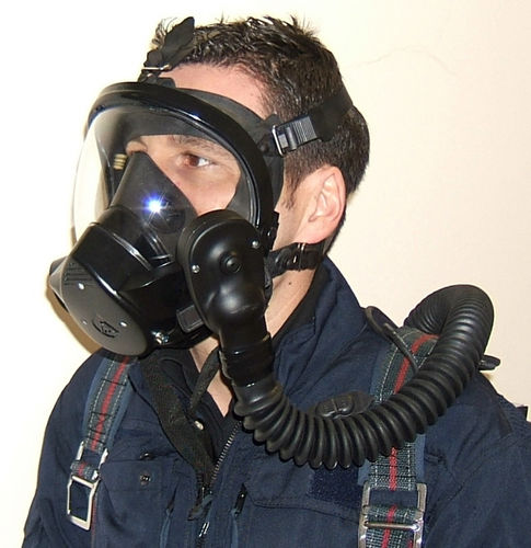 Helm mit Atemluftzufuhr - MATISEC