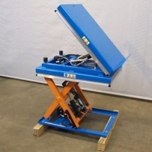 Scherenhubtisch - HT-T-H-010-1022-90 - ADE-WERK - hydraulisch / festinstalliert / kippbar