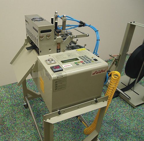 Schneidemaschine für Gewebe - SODIFA ESCA - für Riemen / handbedient / heiß