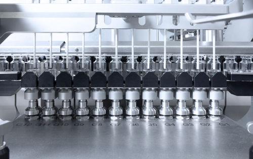 Füll- und Verschließmaschine / für Flaschen - Bausch + Ströbel Maschinenfabrik Ilshofen GmbH+Co. KG - für pharmazeutische Anwendungen